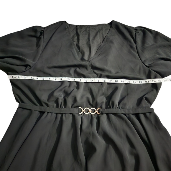 BloomChic NWT sz 22-24 3X black chiffon blouse with gold buckle - Picture 7 of 8